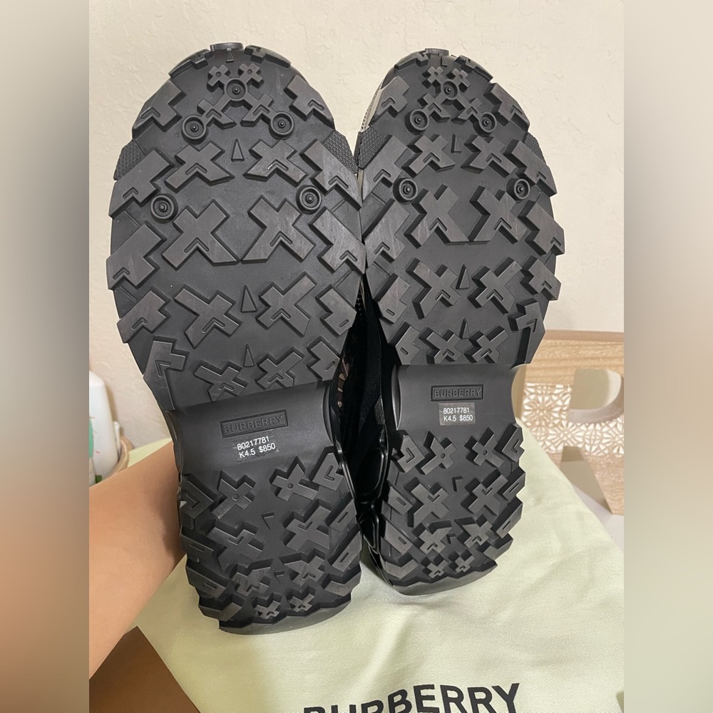 Monogram print Arthur Sneakers - Picture 4 of 11
